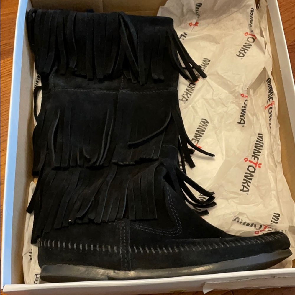 Minnetonka Fringe Boots size 7 - Picture 7 of 7